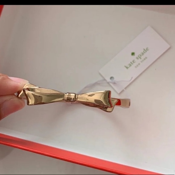 Kate Spade bow bangle. Tag attached, never used, comes with dust bag and box - Picture 2 of 5